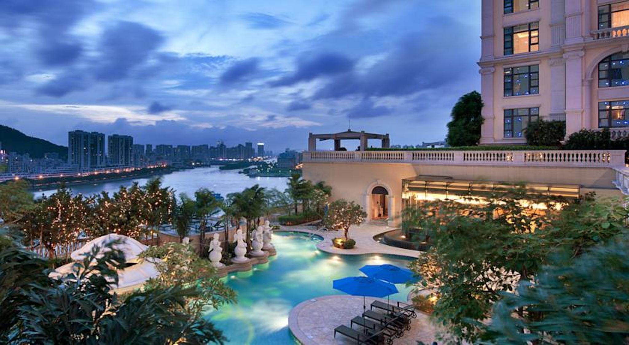 Sofitel Macau At Ponte 16 Ξενοδοχείο Εξωτερικό φωτογραφία The pool at the hotel